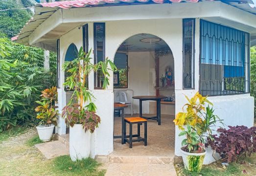 RedDoorz @ St. Anthony Beach Resort