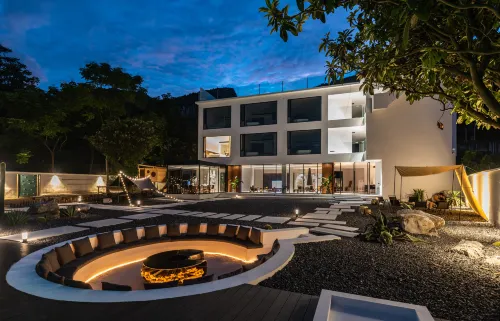 Beishan Family Light Luxury Swimming Pool Resort Mountain View Hotel (Enshi Yangjiawan Branch)
