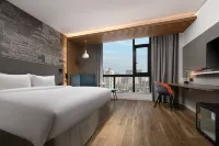Haining Leather City Maison New Century Hotel Hotel dekat Hall of Heavenly Kings (Xiaxi Road)