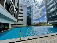 Homesuite' Home at Riverson Soho - Private Pools