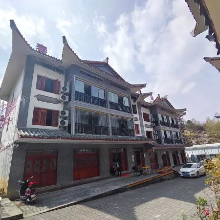 Baili Dujuan Chunhua Qiuyue Homestay