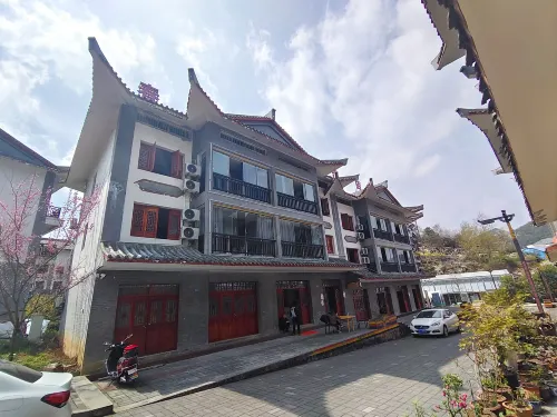 Baili Dujuan Chunhua Qiuyue Homestay