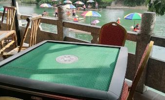 Yangshuo Banxian Bieyuan Homestay (Yulonghe Bamboo Rafting Yulongqiao Wharf Branch)