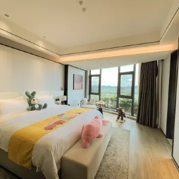 Golden Flower Jade Lake Plaza Hotel