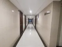 Xinzheng Gangyue Hotel (Zhengzhou Aviation Port Area Shuanghe Lake Central Park)