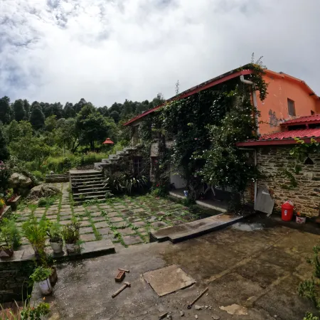 Dunagiri Retreat