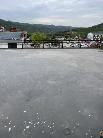 Hukou Yunge Waterfall Folklore Hotel Отели в г. Ичуань