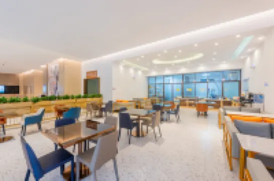 โรงแรมอีชาร์ม (พิพิธภัณฑ์ดินแดนฟอสซิล เขตทัศนียภาพทะเลสาบฟูเซียน เฉิงเจียง)