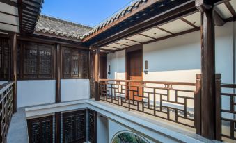 Hidden Momo · Half Foot Garden Hotel