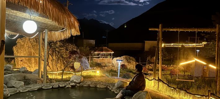 Zhuoma Stone Hot Spring Hotels in Kangding