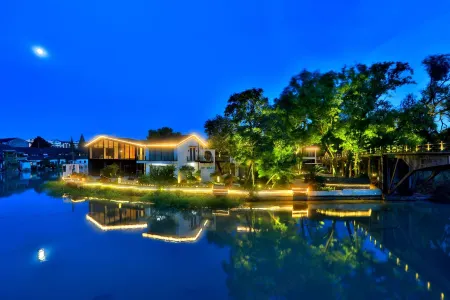 Wuzhen Qingxu Wild Luxury Resort Отели рядом с достопримечательностью «Fu'an Bridge»