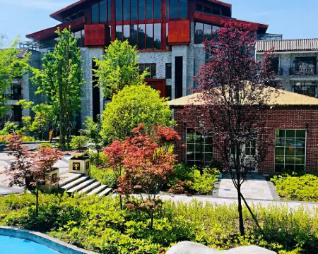 Maple Leaf Hotel Hotels in Yiliang
