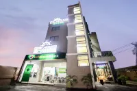 RedDoorz Plus near Rizal Junction Hotels in 