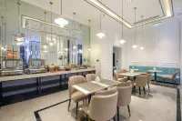 Lanlinger Hotel (Xiantao Mall Building) - balcony