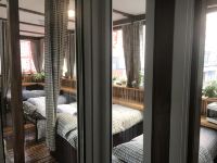 丹东龍疆宾馆 - 休闲区混合6人床位房（公共卫浴)