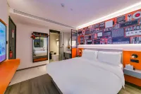 Ibis Hotel (Lijiang Ancient Town Waterwheel  Branch)