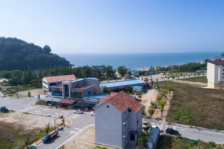 Buan Cozy Cabin Pension Отели в г. Пуан