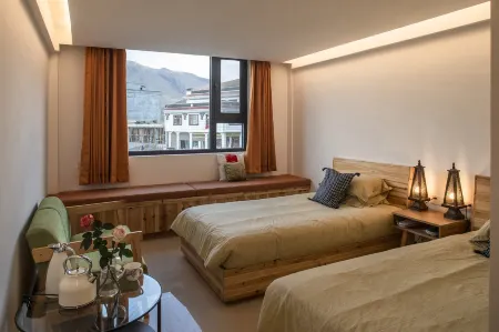 Jishan Jishe (Zhumeng Base Camp)