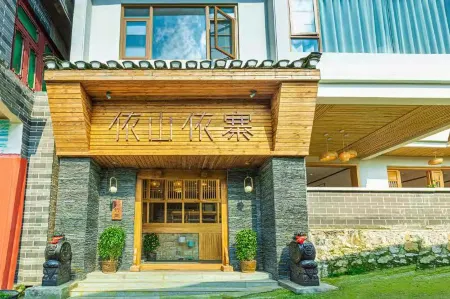 Yishan Yizhai Zhuli Bieyuan (Guiding Yinzhaicun)