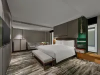 Hilton Shanghai Hongqiao Hotels near Shanghai Open University Changning Branch (Shuicheng Road)