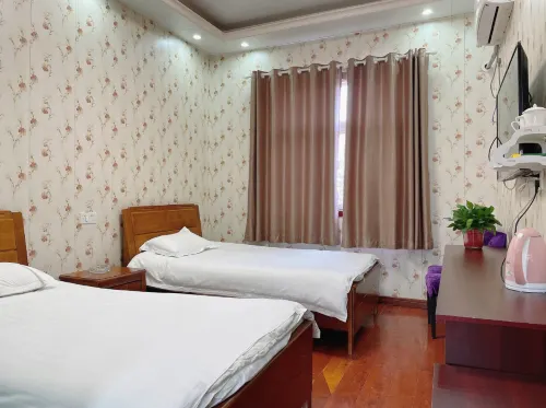 Gongyi Baoshi Business Hotel - Inns