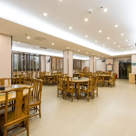 Nanas Hotel (Maotaizhen Tianniang Scenic Area) Отели в г. Женьхуай