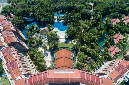 Pullman Oceanview Sanya Bay Resort & Spa