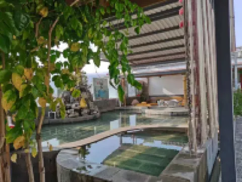 Niu Street Junyi Hot Spring Inn