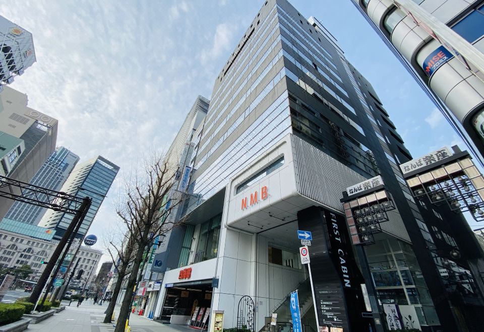 1. 퍼스트 캐빈 미..