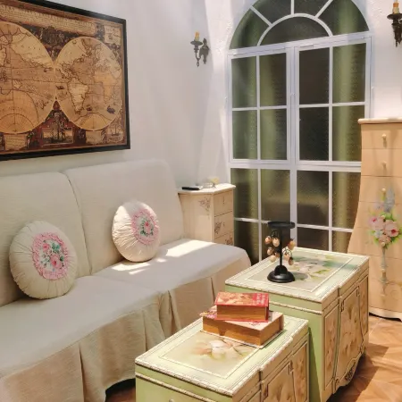 Desert Island Rose Antique Homestay (Leshan Shihao Plaza High-speed Railway Station)