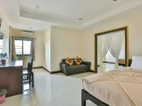 Boonme Heritage Hotels near Wat Chulamani