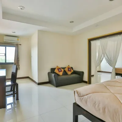 Boonme Heritage Hotels near Wat Chulamani