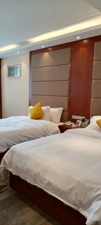 Zhenxiong Qingtian Business Hotel Отели рядом с достопримечательностью «Chishuiyuan Square»