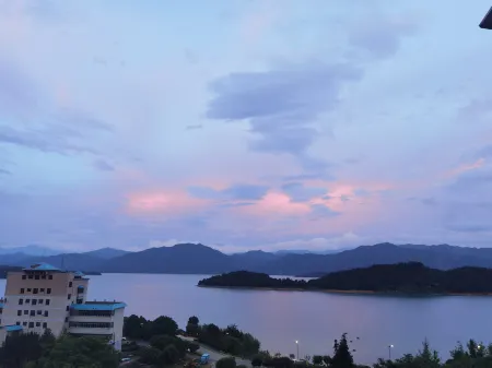 Zixing Futai Long Shanzhuang Отели рядом с достопримечательностью «Dongjiang Lake Phoenix Island Scenic Area»