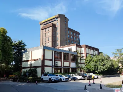 Meishan Hotel Hotel in zona Bansheng Marina