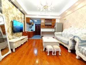 Weihai Golden House Holiday Apartment (North High-speed Railway Station International Bathing Beach)