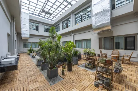 Manju Hotel jiaxing  Nanhu Отели рядом со станцией Jiaxing South Railway Station