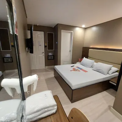 Hotel Sogo Timog 2 Các khách sạn gần Ga MRT Kamuning