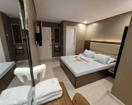 Hotel Sogo Timog 2 Hotel dekat Stasiun MRT Kamuning