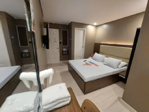 Hotel Sogo Timog 2 디 엘러먼츠 앳 센트리스 주변 호텔