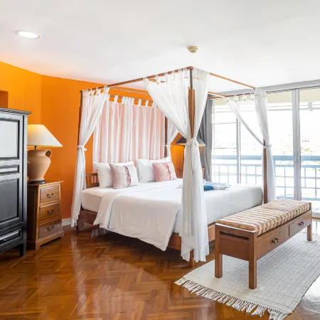 Chom View Hotel, Hua Hin Отели рядом с достопримечательностью «Као-Такиаб»