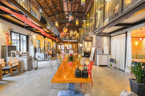 Mi Li · Art Space Homestay