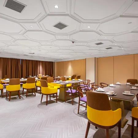 Venus International Hotel (Shaodong High-Speed Railway Station)