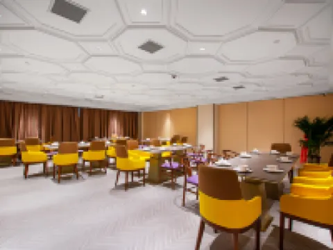 Venus International Hotel (Shaodong High-Speed Railway Station)