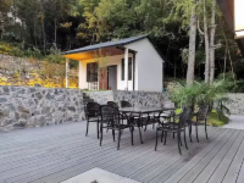 Ezhou Shileyuan Huaxi Homestay