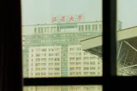 Yijia Hotel (Zhenjiang Jiangsu University)