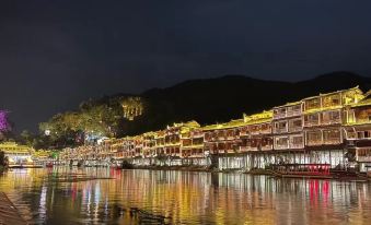 Dream Journey Boutique B&B (Fenghuang Ancient Town Branch)