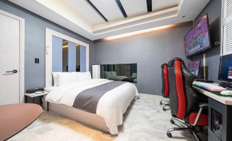 The Nox Hotel