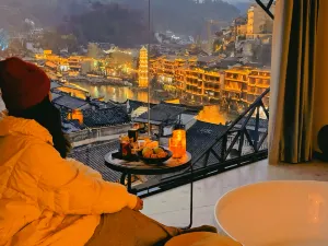 Jiuye Banshan B&B (Phoenix Ancient Town Store)