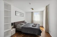 EXQUIS 2BR Luxury Apt. ROLF BENZ | Parking | Centre | Kitchen | Pick-up Service Airport Hotel a Boblingen